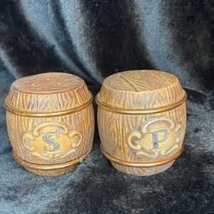 Treasure Craft Vintage Salt & Pepper Shaker Set